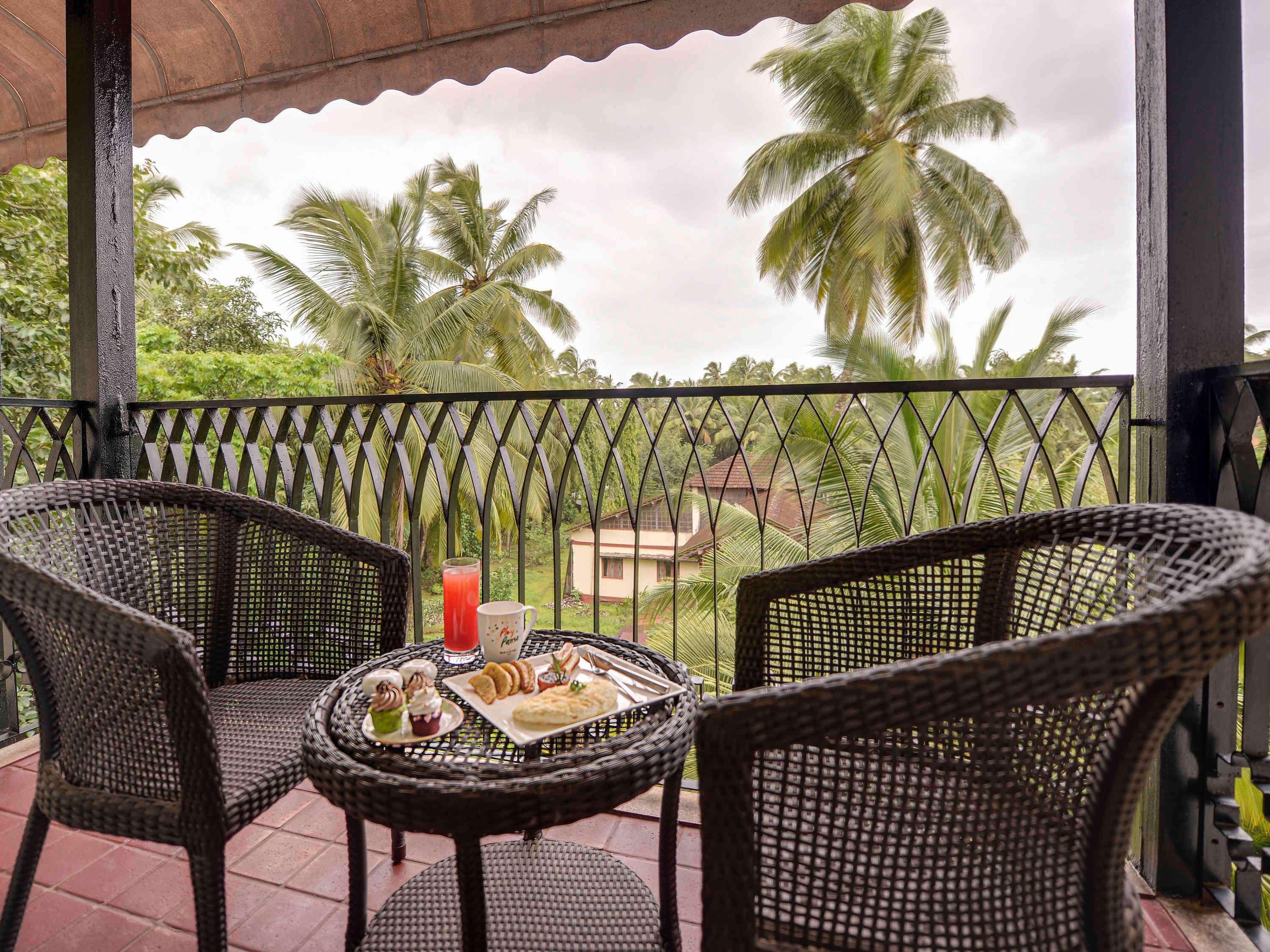 منتجع وسبا نوفوتيل جوا - علامة فنادق أكورهوتيلز كاندولِم المظهر الخارجي الصورة A balcony at the hotel